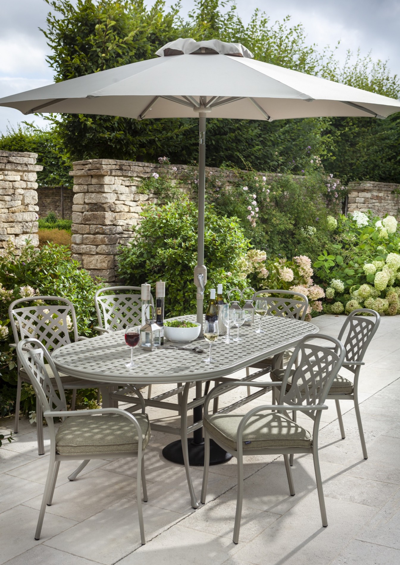 Hartman Hartman Berkeley 6 Seat Oval Garden Furniture Set - Maize Cast